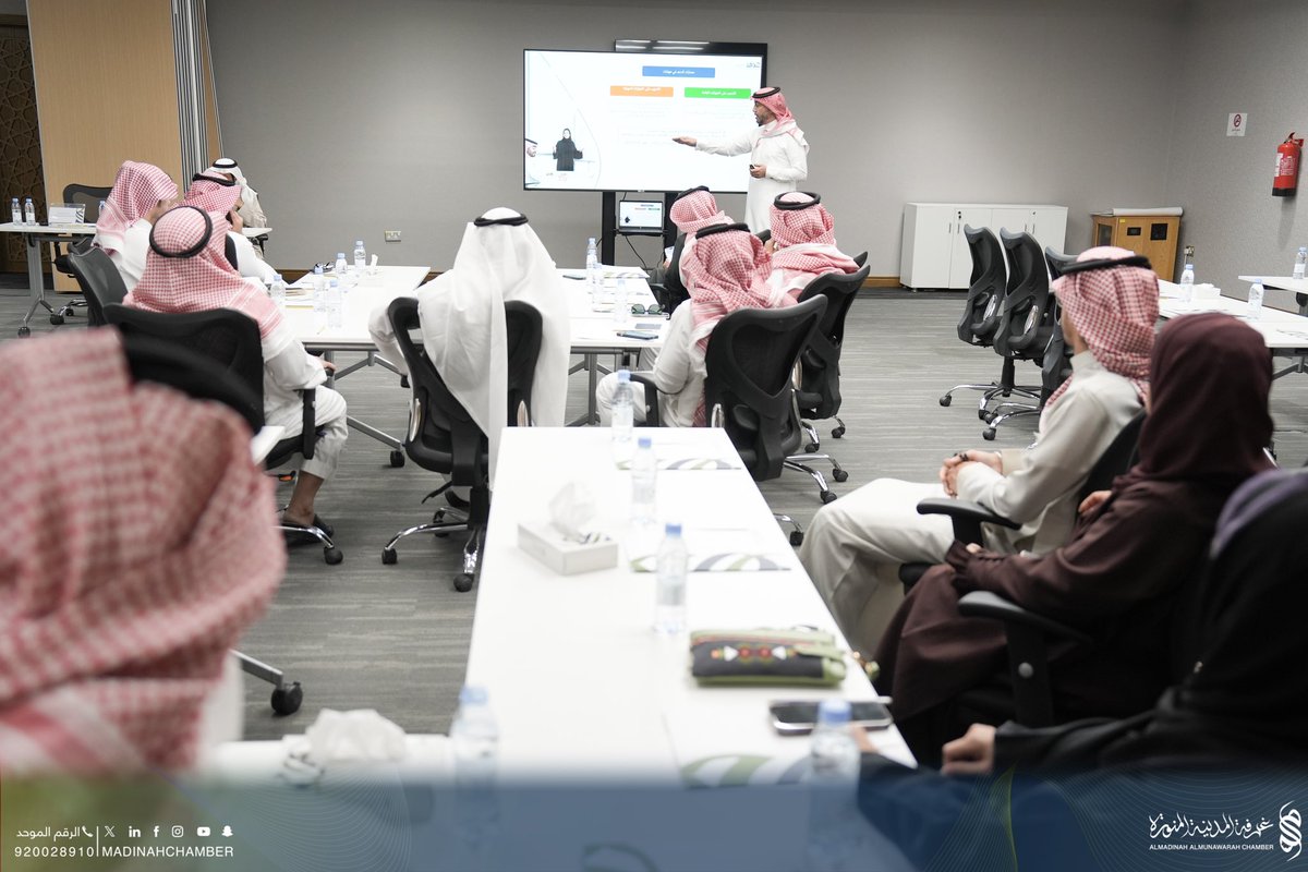 madinahchamber's tweet photo. #غرفة_المدينة_المنورة تعقد لقاءً موسعًا لدعم برامج التدريب المنتهي بالتوظيف، بالتعاون مع صندوق تنمية الموارد البشرية #هدف وجامعة الأمير مقرن، بحضور رؤساء وأعضاء اللجان القطاعية وممثلي منشآت القطاع الخاص.

 تناول اللقاء التعريف ببرنامج مهارات ودوره في تمكين الكوادر الوطنية وتعزيز فرصهم في سوق العمل.