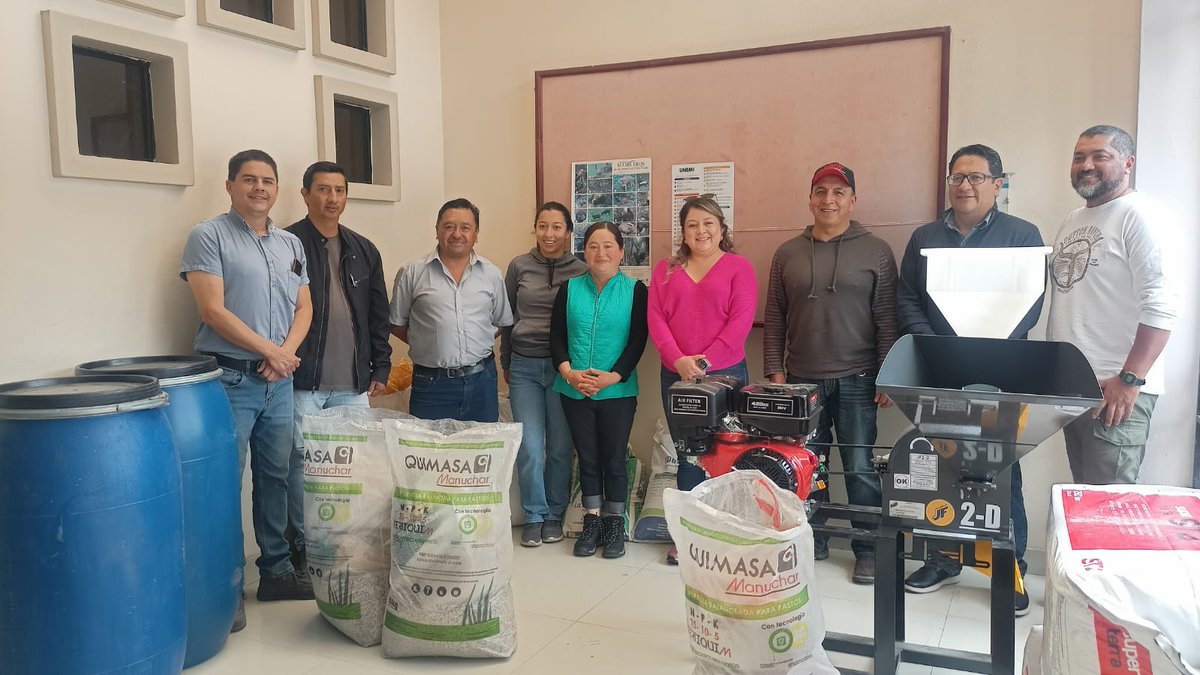 #Azuay| Como parte del convenio de cooperación interinstitucional con <a href="/elecaustro/">Elecaustro</a>, y los GAD Checa y Chiquintad, dentro del <a href="/cmt_machangara/">Comite Machángara</a> (inversión $28.077) entregamos maquinaria, insumos agropecuarios y apoyo técnico, para impulsar la producción agroecológica.