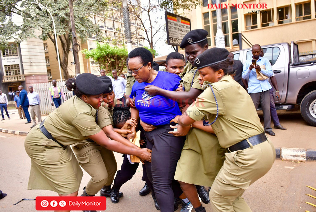 muheirwefloren1's tweet image. But what were the police women looking for in Ingrid's thighs?