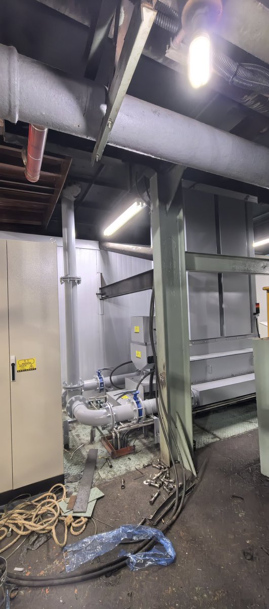Jimmy8TRIOA's tweet photo. Drive side position and customized control cabinet. https://t.co/EAstEYK9kZ