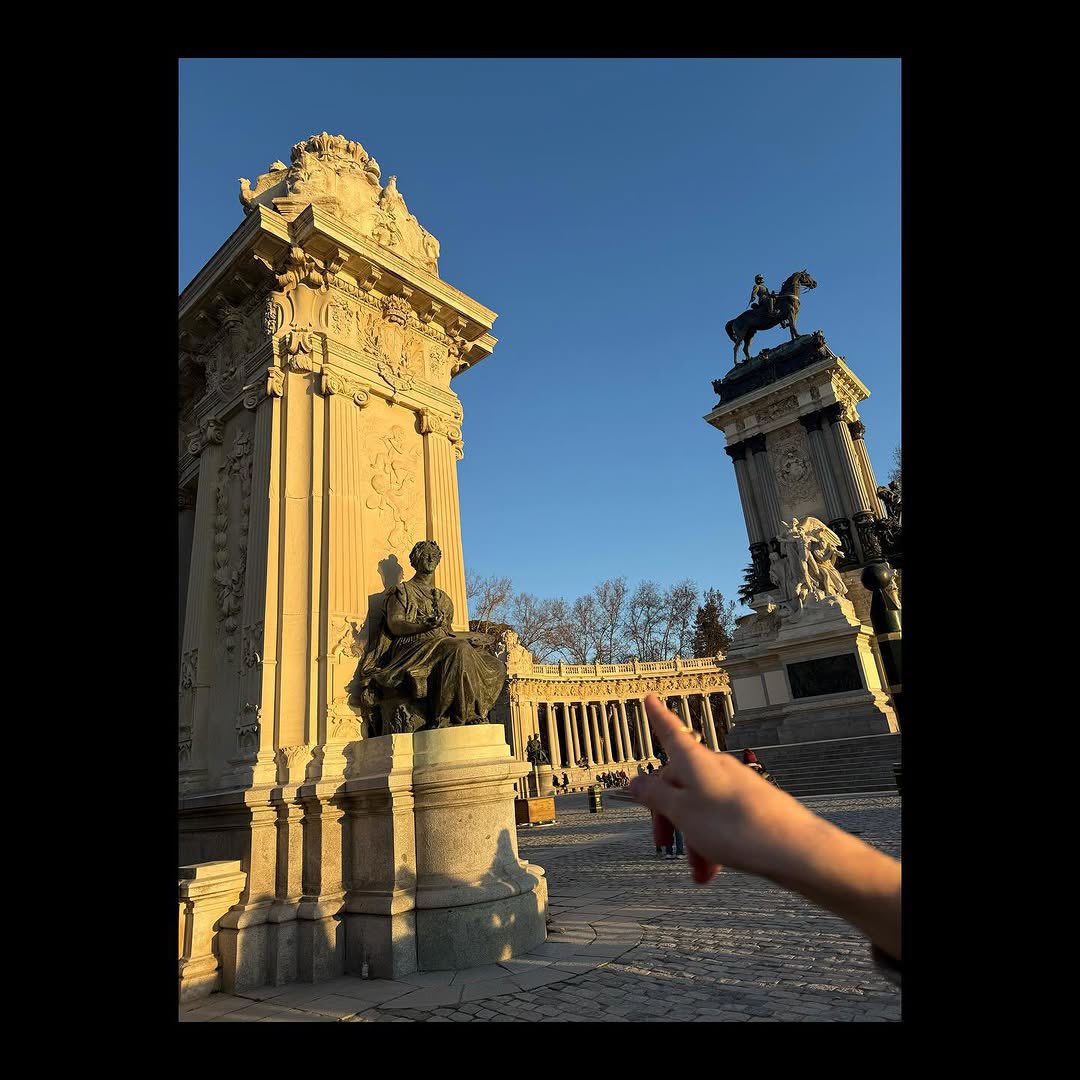 gracieabrams's tweet image. 💘2 nights in Madrid💘 we couldn’t have asked for a sweeter way to start this tour. Thank you for welcoming us back, thank you for being SO loud, thank you for knowing every word. I felt right at home with you 🛏️ And thank you to our whole entire crew for building out the stage…