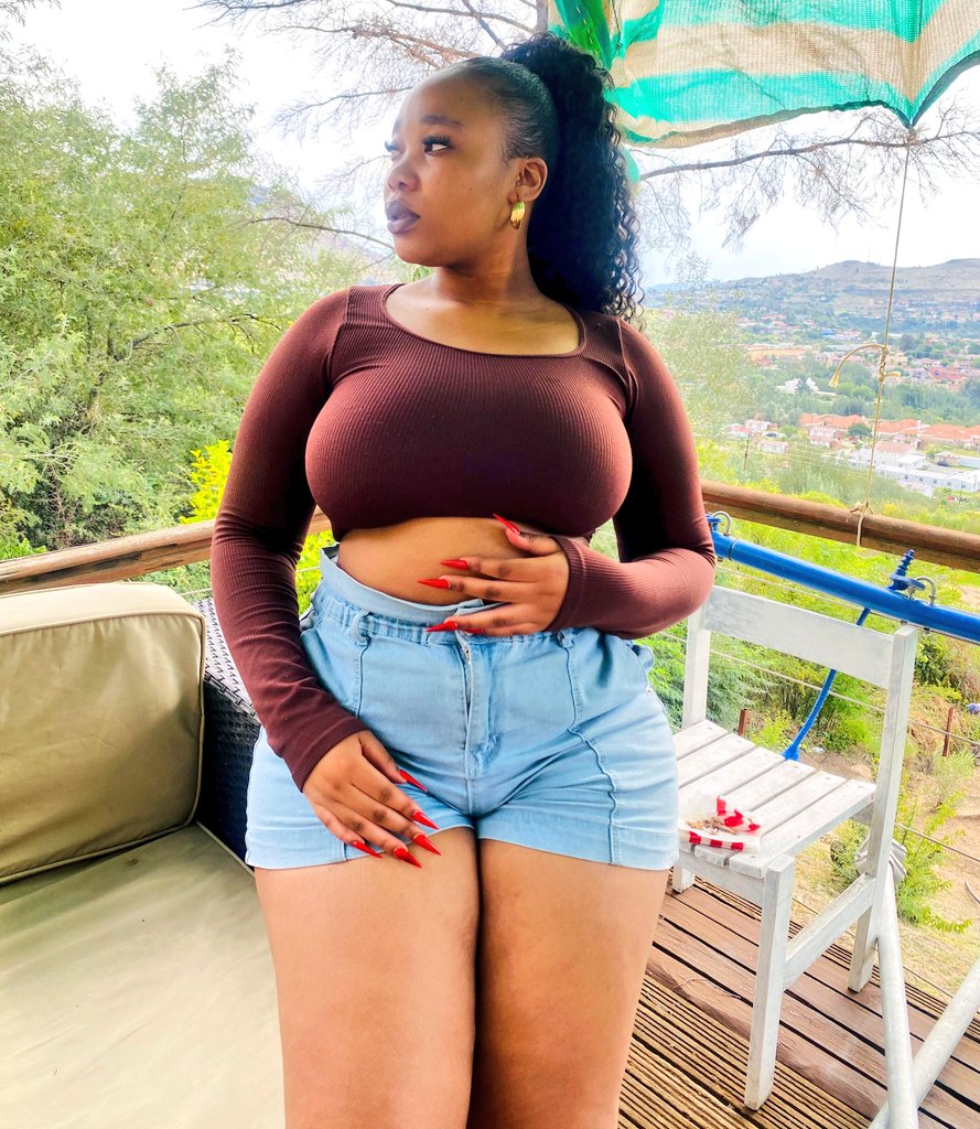 I said thick thighs do what..??🙃