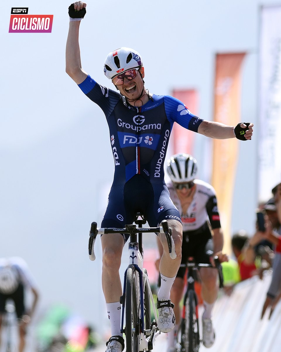 ESPNCiclismo's tweet photo. ¡David #Gaudu ganó la etapa 3 del #TourOfOman y es el nuevo líder de la competencia! 🔥

El francés superó a Adam #Yates y Damien #Howson en el sprint final para adueñarse del triunfo y del maillot de líder a falta de dos etapas para finalizar. 💪 https://t.co/T82KYDJjeK