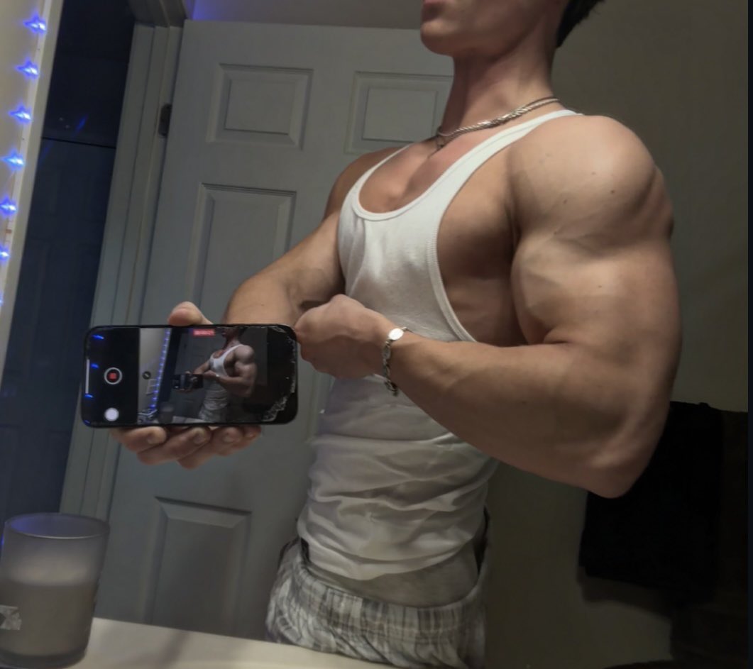 alphaxflex's tweet image. Big arms