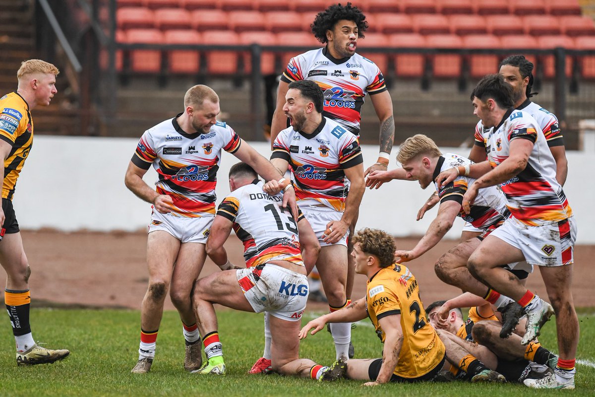 Tom Holmes (@tomholmes6) on Twitter photo πππ ππ ππππππππ π«±πΌβπ«²π½
<a href="/OfficialBullsRL/">Bradford Bulls</a> πππ ππ ππππππππ π«±πΌβπ«²π½
<a href="/OfficialBullsRL/">Bradford Bulls</a>