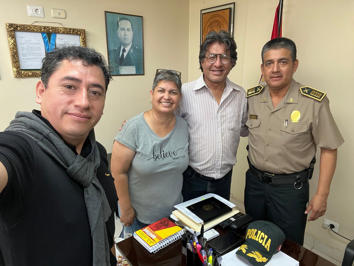 Vecinos y policía construyendo juntos un lugar más seguro (al menos eso intentamos). Con el Comandante Oswaldo Venturo, Comisario de Maranga.