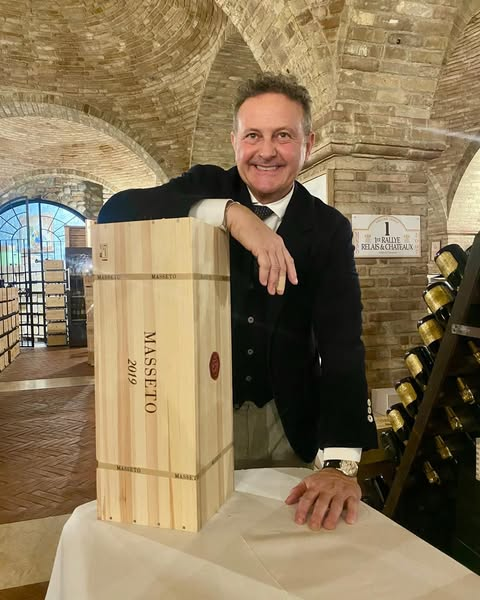 DaVittorioIT's tweet photo. La cantina di #DaVittorio è un luogo dove storia, ricerca e passione si intrecciano, dando vita a una selezione straordinaria di etichette provenienti dai migliori terroir del mondo. https://t.co/f5d0zuIdWz