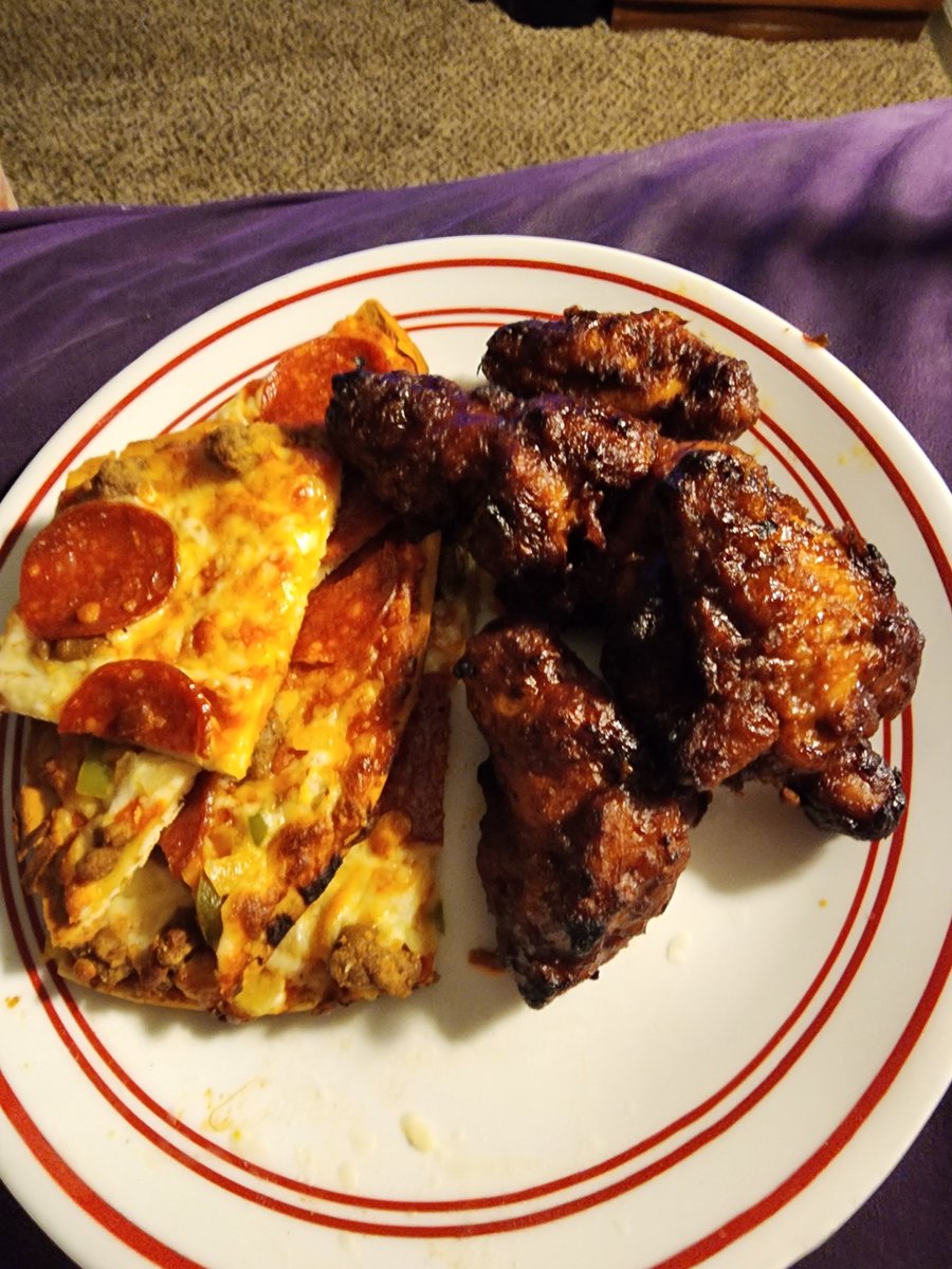 D_Dale_Perry's tweet photo. @ManAndBone971. Here is my spread, but before anyone says anything, I'm a single guy and I'm diabetic, get off me lol https://t.co/Gr7M0qBKXr