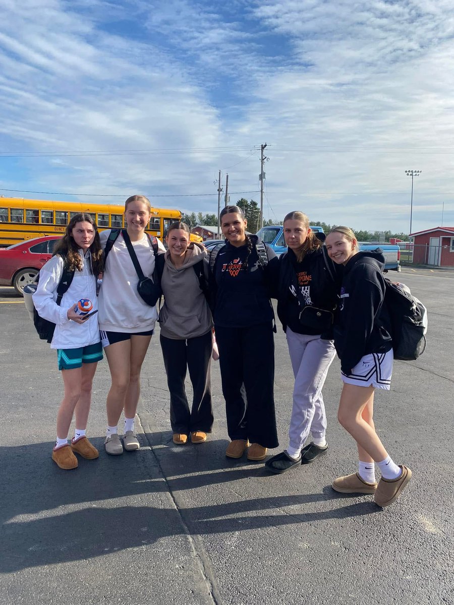 We celebrate Karly, Natalynn, Reese, Lexi, Korra, and Haley tonight for all their hard work and dedication to the program over the past four years. Great group of Seniors, let’s send them out with a win!