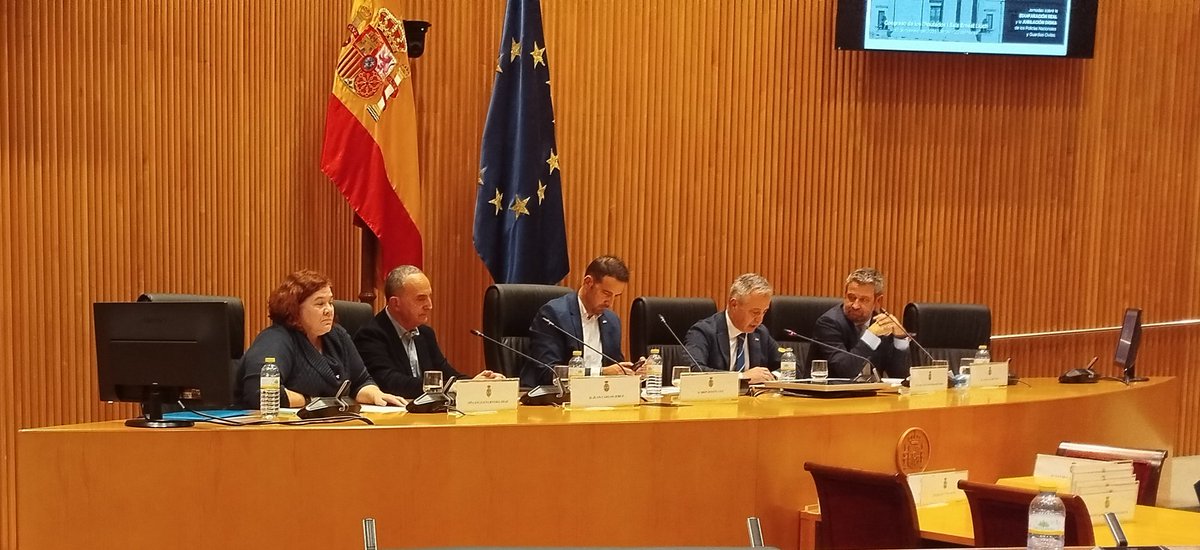 Ernesto Vilariño, <a href="/SecretarioGen/">ERNESTO VILARIÑO, Secretario General de 𝐉𝐔𝐂𝐈𝐋</a> JUCIL en el <a href="/Congreso_Es/">Congreso</a>.

🗣️Un mensaje de solidaridad y cariño a las familias de los guardias civiles asesinados hace justo un año en Barbate y todos los compañeros que luchan contra la delincuencia y el narcotráfico en condiciones bastante