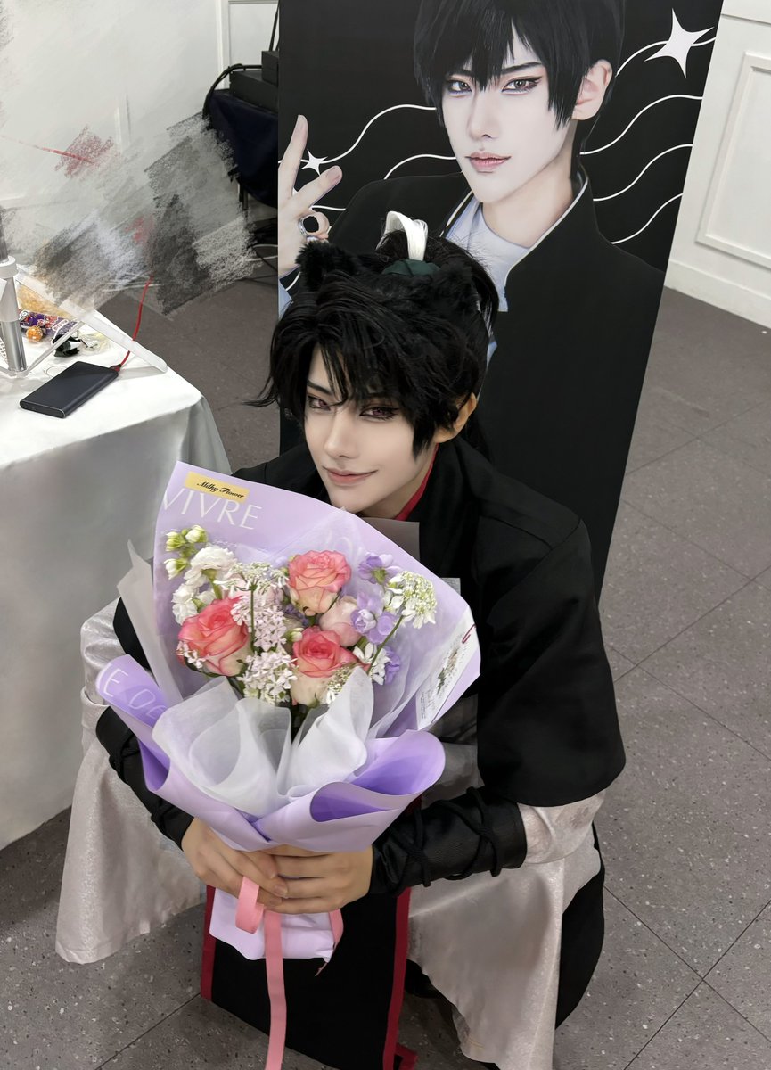 코스네트워크… 돌아가고싶다 진짜…
모든게 새롭운 경험이였는데 그 날의 행사장 공기가 말로 표현할 수 없는 기분을 느끼게 해줬어요 정말 너무너무 감사했습니다😭
부디 와주신 모든 분들도 행복했기를 바라며…🥹🧡

여러가지 사진들과 후기들은 타래로 이어볼게요
사랑해요 진짜!!!!!!