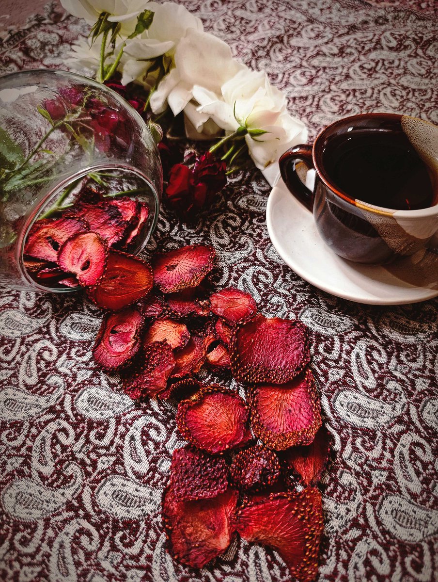 A pure moment of peace and the sweet taste of life, now as a unique NFT!  🍓☕️

🌿 Only 1 edition
💰 1 XTZ

🔗 objkt.com/tokens/KT1EiW3…

.
.
.

#Bonobo_NFTs #NFT_Shill #nft #tezos #art #artworks #artist #Photography
#Photoshop #food #fruit #objkt #photo #strawberries #Taste 
#tea