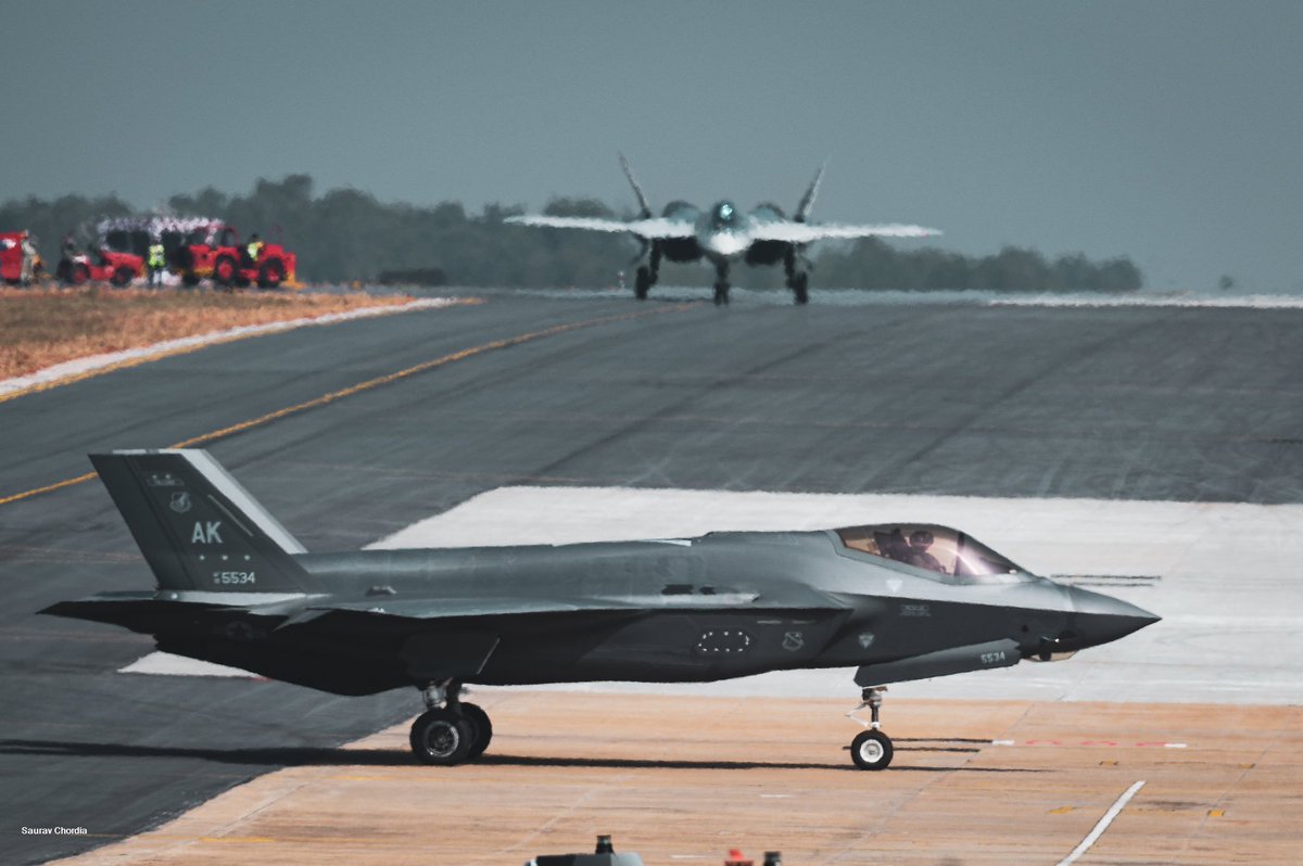 Livefist tweet media