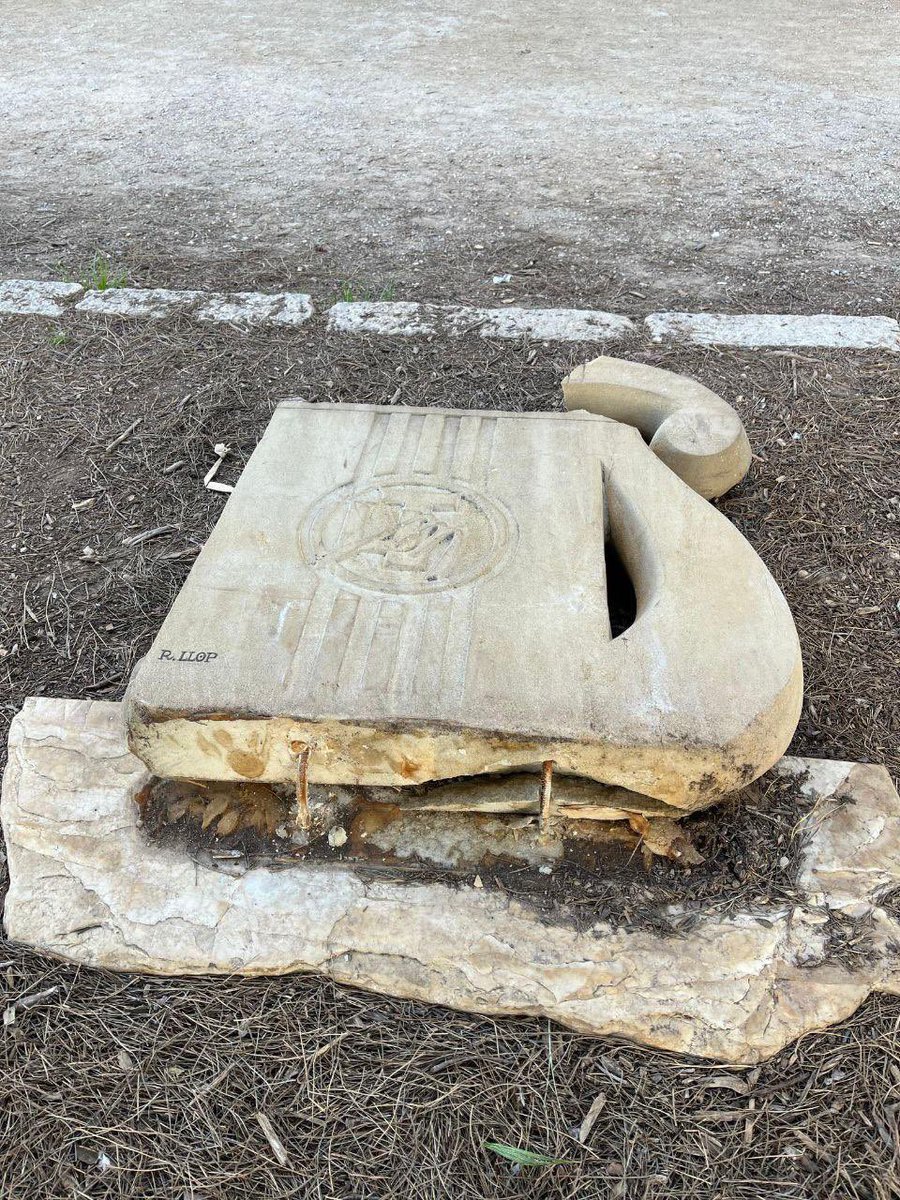 El monòlit que commemora els nostres 30 anys ha rebut grans desperfectes.

Hem pres mesures al respecte i hem contactat l’<a href="/TGNAjuntament/">Ajuntament de Tarragona</a>. Esperem explicar-vos ben aviat que ja està arreglat.

El monòlit és obra de l’escultor Ramon Llop i va ser inaugurat l’1 de juliol del 2023.