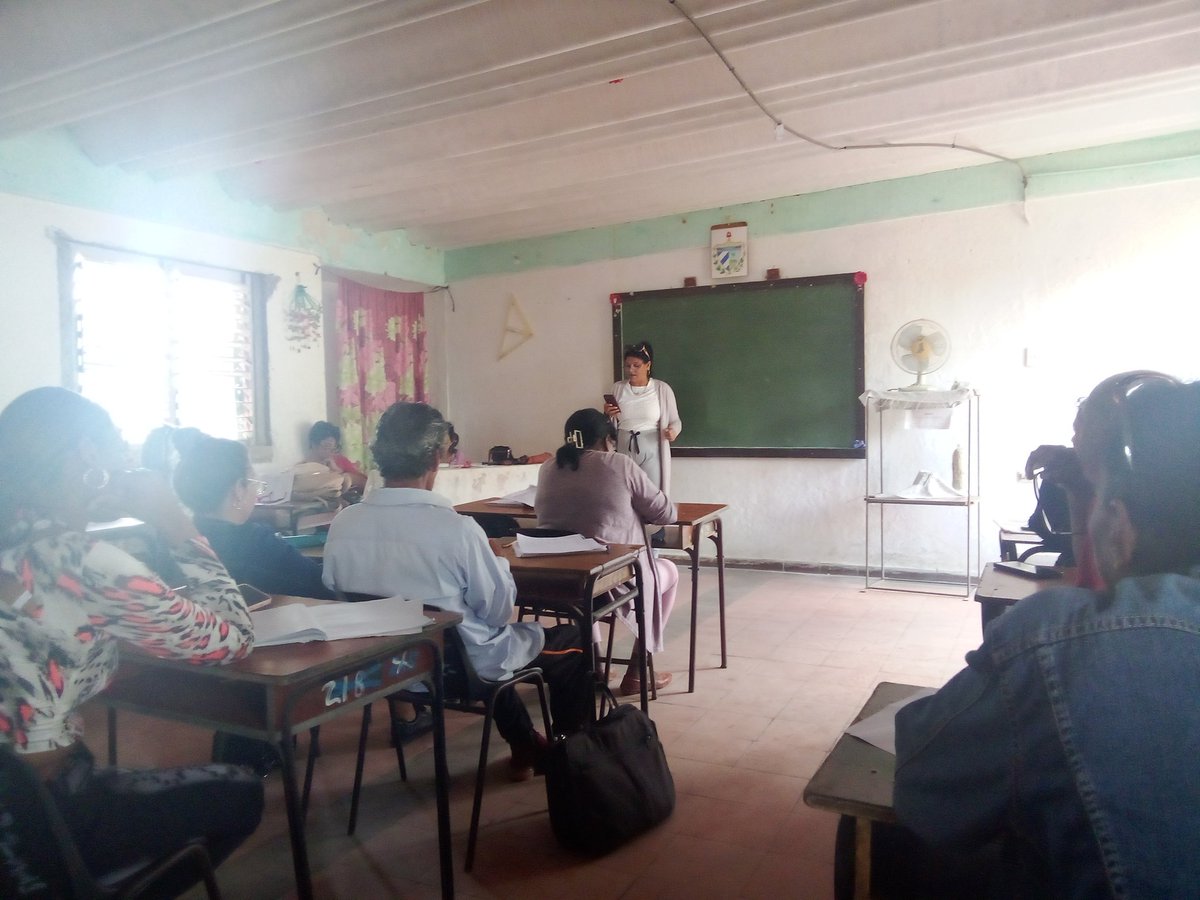 hernestoher1968's tweet photo. Se desarrolla en la Dirección General de Educación #SanJuanyMartínez #PinardelRío la capacitación a cuadros y funcionarios. https://t.co/Ti1NHwIOMD