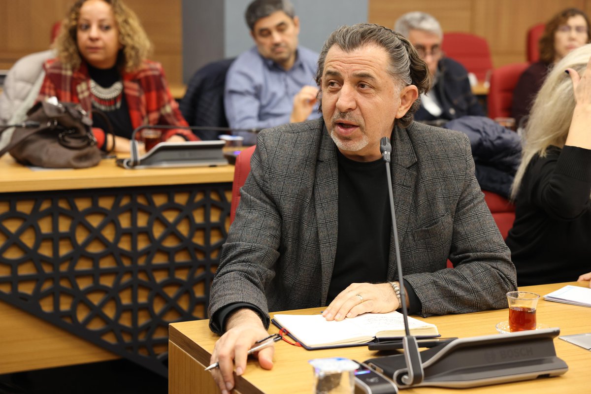 Toplantıda, İŞKUR Gençlik Programı kapsamında uygulama ve araştırma merkezlerinde istihdam edilecek öğrencilerin nitelikleri ve merkezlerin öğrenci talepleri değerlendirildi. Program, gençlerin mesleki deneyim kazanmasını sağlayarak iş hayatına daha donanımlı adım atmalarına