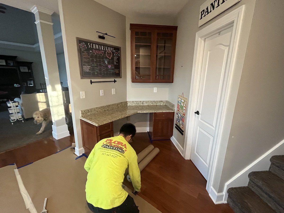 Florabropaint's tweet photo. #TeamFBP is starting off the week with another #cabinetpainting transformation! Make it a GREAT day!
☎️ 317-447-5227
#interiordesign #indysbestpainter #interiorpainting #indianapolis #ppg #ppgproud #customhomes #paint #builtins #kitchendesign #kitchenremodel #indy #zionsville https://t.co/05abWVClKy