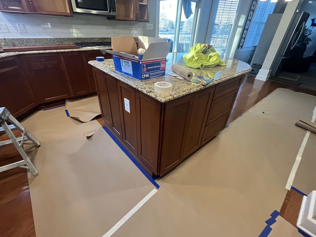 Florabropaint's tweet photo. #TeamFBP is starting off the week with another #cabinetpainting transformation! Make it a GREAT day!
☎️ 317-447-5227
#interiordesign #indysbestpainter #interiorpainting #indianapolis #ppg #ppgproud #customhomes #paint #builtins #kitchendesign #kitchenremodel #indy #zionsville https://t.co/05abWVClKy