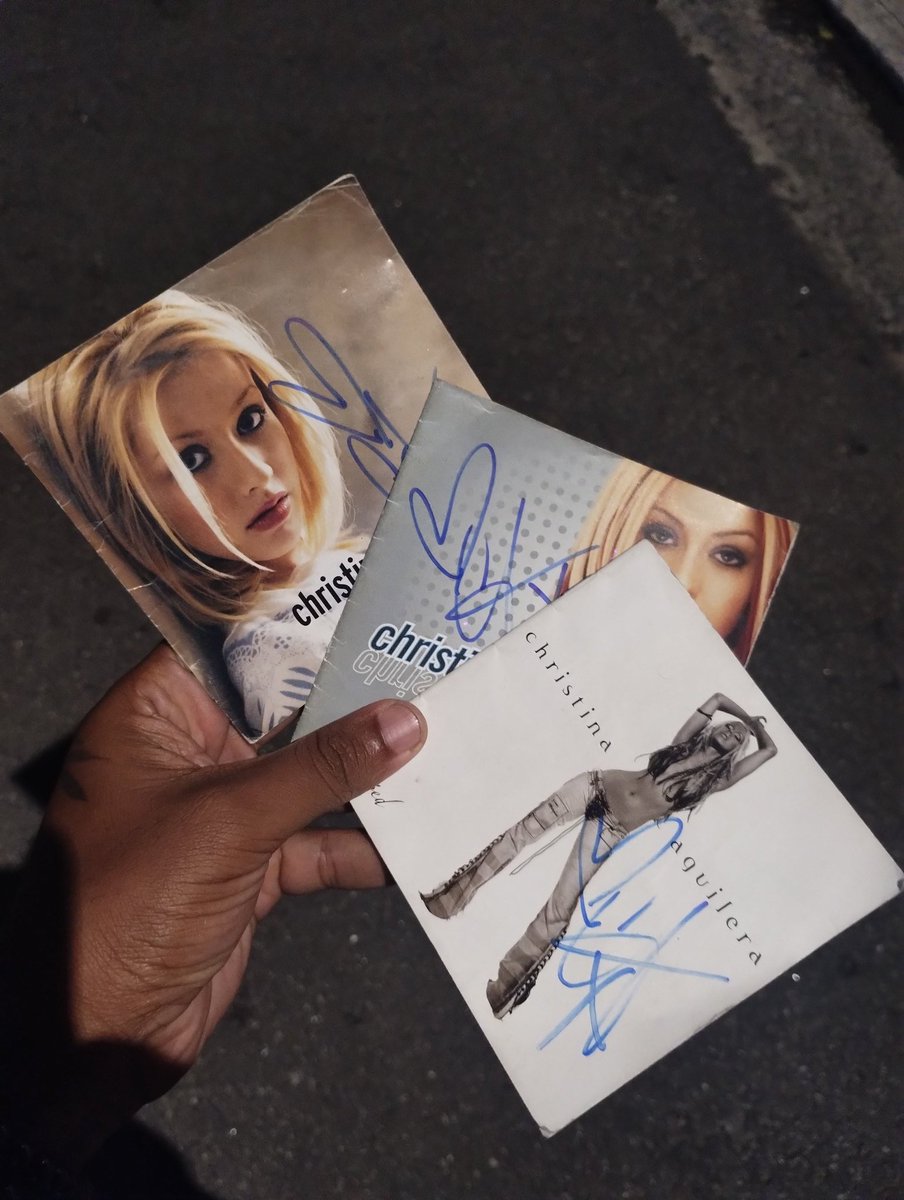 Silasdocarmo_'s tweet image. Respostando com videos porque tem gente desacreditando o quanto o Matt foi carinhoso com os Fighters que estavam horas em frente ao hotel .

@xtina #xtina #xtinanobrasil #christinaaguilera

@CAguileraBR @myfeverxtina @portalxtinabr @InfoXtina @XtinaBROfficial @caguileranow