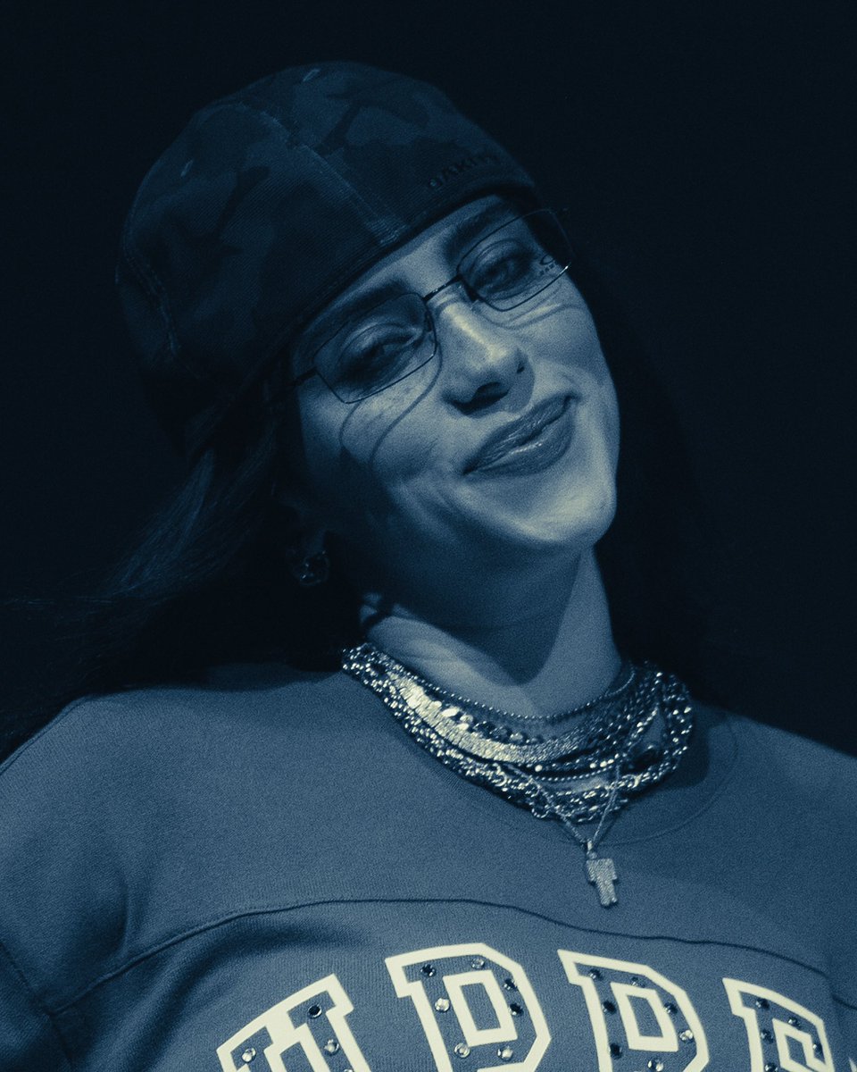 All votes today count as double!

Vote now at iHeartRadio.com/awards