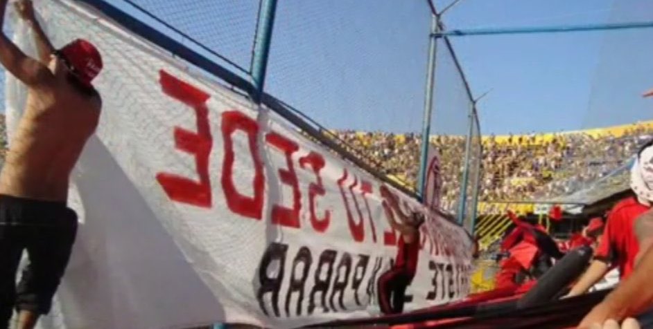 PORQUE SERA QUE SOS UN SIN ALIENTO Y CAGON
PORQUE SERA QUE NUNCA TE PLANTAS
DE LOCAL PONES PARLANTES
AL COLO NO VENIS
PORQUE TE FALTAN HUEVOS PARA COMBATIR