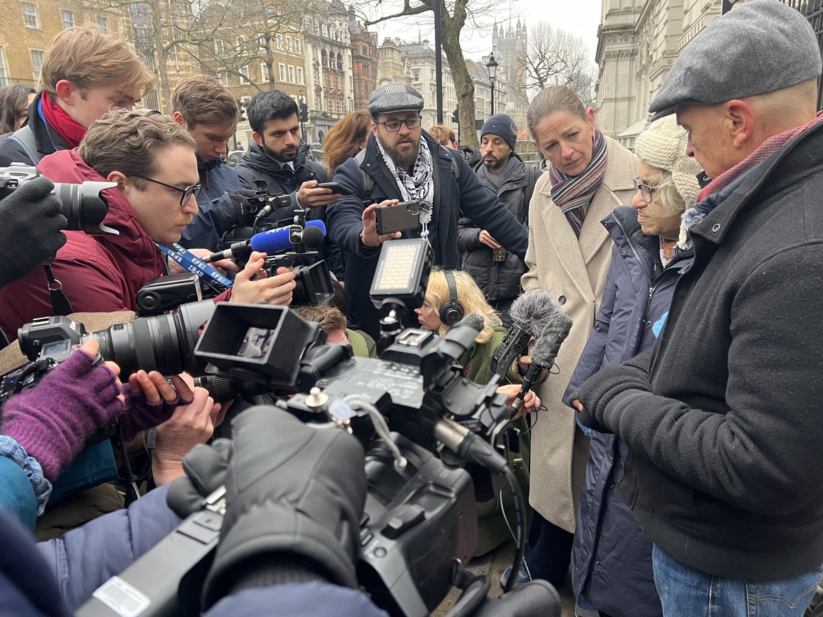 Today's press conference outside Downing Street. Laila was joined for the final time by Australian journalist <a href="/PeterGreste/">Peter Greste</a>, once imprisoned with Alaa, who today finishes his 21 day hunger strike in support to #FreeAlaa 

<a href="/Keir_Starmer/">Keir Starmer</a> wrote to Egyptian President Sisi over a month