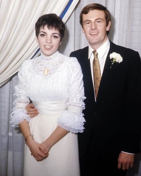 iShowTunes's tweet photo. RARE #LizaMinnelli/#PeterAllen #WeddingPhotos (1967)...
#JudyGarland #VincenteMinnelli @Lorna_Luft #JoeLuft https://t.co/Fy4SgCBf6e