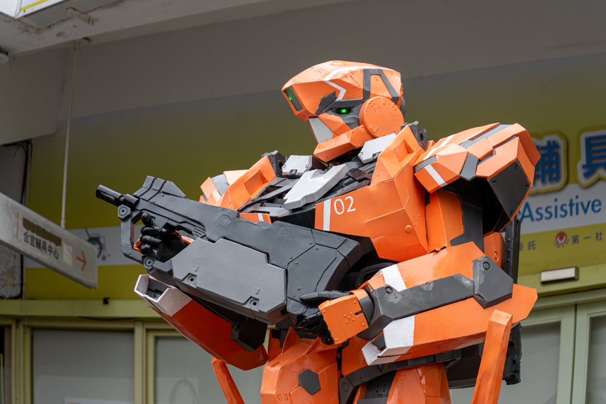 darkhawk56's tweet photo. 這次在FF44展出(2025/02/09) https://t.co/tTaO4zXkZQ的KG-6 Sleipnir
因為時間關係很多地方沒測試就直接上了
結果還沒開始右邊翅膀就先被我折斷了…Orz
展出沒多久左邊翅膀又從根部處斷裂…
最後只能調整成剩翅膀根部的地方來展演
(以後不要移動了，直接當站椿…)

改進後有機會再參與 https://t.co/TSnYWn3mA0
