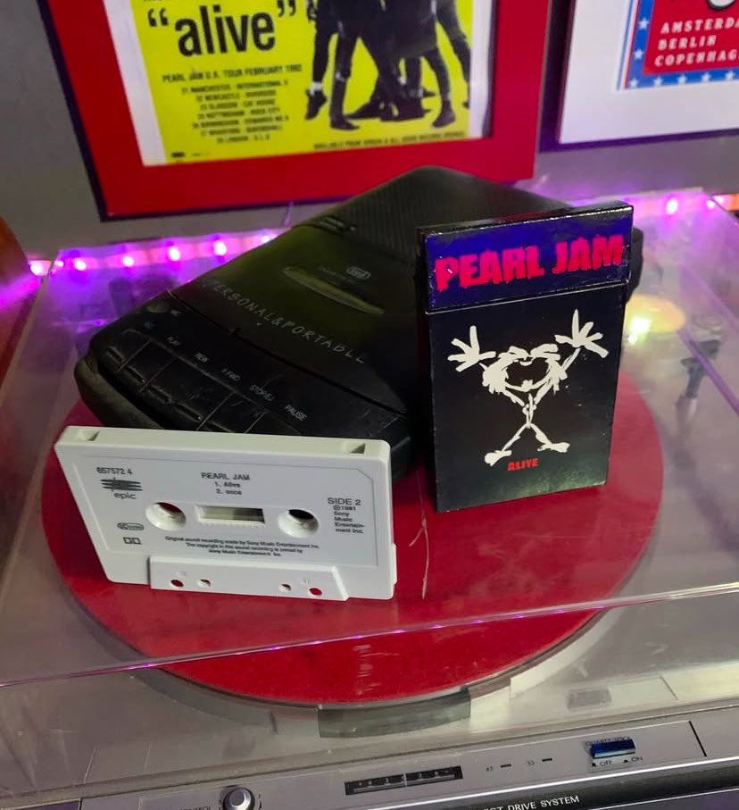 “Torniamo all’antico e sarà un progresso”.
#PearlJam “Alive” single 1991 ❤️🤘🔥