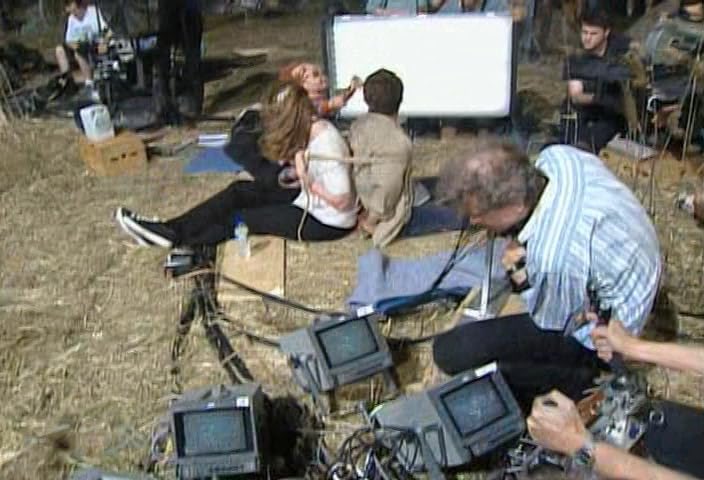 chuckyfansbr's tweet photo. Fotos raríssima no set  de a A Noiva de Chucky (1998) com #BradDourif #KatherineHeigl #NickStabile  #chucky #brideofchucky https://t.co/DIXAPf3Dc7