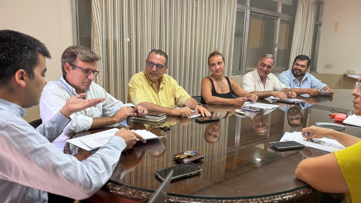 F_RomanoNorri's tweet photo. Durante la mañana de hoy nos juntamos con mis pares pertenecientes a la #comisióndebasurales. 

En @HCDTUCUMAN avanzamos así en la búsqueda de soluciones para los #vecinos de San Miguel de Tucumán.

#basurales #concejo #comisiones #concejodeliberante https://t.co/7MUo1BXei6