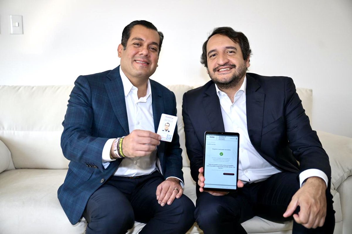 Sergeluna_S's tweet photo. Con mucho orgullo y de manos de nuestro secretario de Organización, @amlopezbeltran , hice mi reafiliación al @PartidoMorenaMx para seguir formando parte de la Transformación de México. ¡Gracias, Andy! 🇲🇽
#SomosMillones #SúmateAMorena https://t.co/9sL5Iuy5lY
