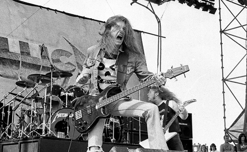 MetSince1981's tweet image. CLIFF BURTON, 63 AÑOS!
📝 Deja en los comentarios tús palabras y sentimientos hacia la persona de #CliffBurton en este día en que lo recordamos…
#Metallica #HappyBirthdayCliffBurton #HBDayCliffBurton #CliffBurtonDay #MetFans #MetFamily #MS81 #METALLICASince1981