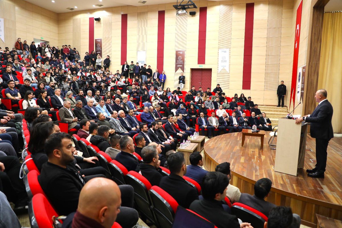 Türkiye Gençlik Vakfı Antalya Şubesi tarafından organize edilen, Dışişleri eski Bakanı Mevlüt Çavuşoğlu’nun teşrifleriyle gerçekleştirilen İhtisas Akademi Açılış Lasmanı programına İlim Yayma Cemiyeti Antalya Şube Başkanı’mız Av. Hıfzullah ŞAHBAZ ve öğrencilerimiz katıldılar.