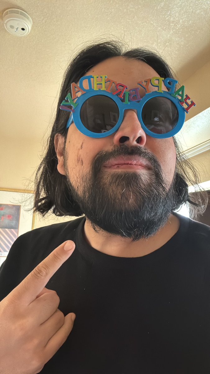 burritoconcoca's tweet image. Hoy cumplo años, pero paso a pasarle sus felicitaciones al buen @eltalcha #TeamAcuario ya me embarraro mi mujer de pastel jajajajaa #PoderosoCumpleCha