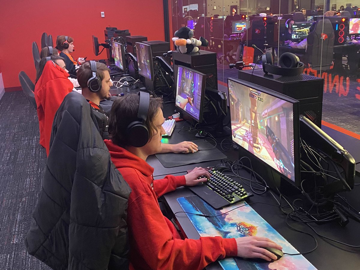 RedbirdOW's tweet photo. Our Redbirds are so locked during the matches! Just look at them!

Redbird Tarnished are so goated, Winston Plush goes hard 🔥 

@RyanP2004 wave to the camera! https://t.co/b2Qch2d7jy