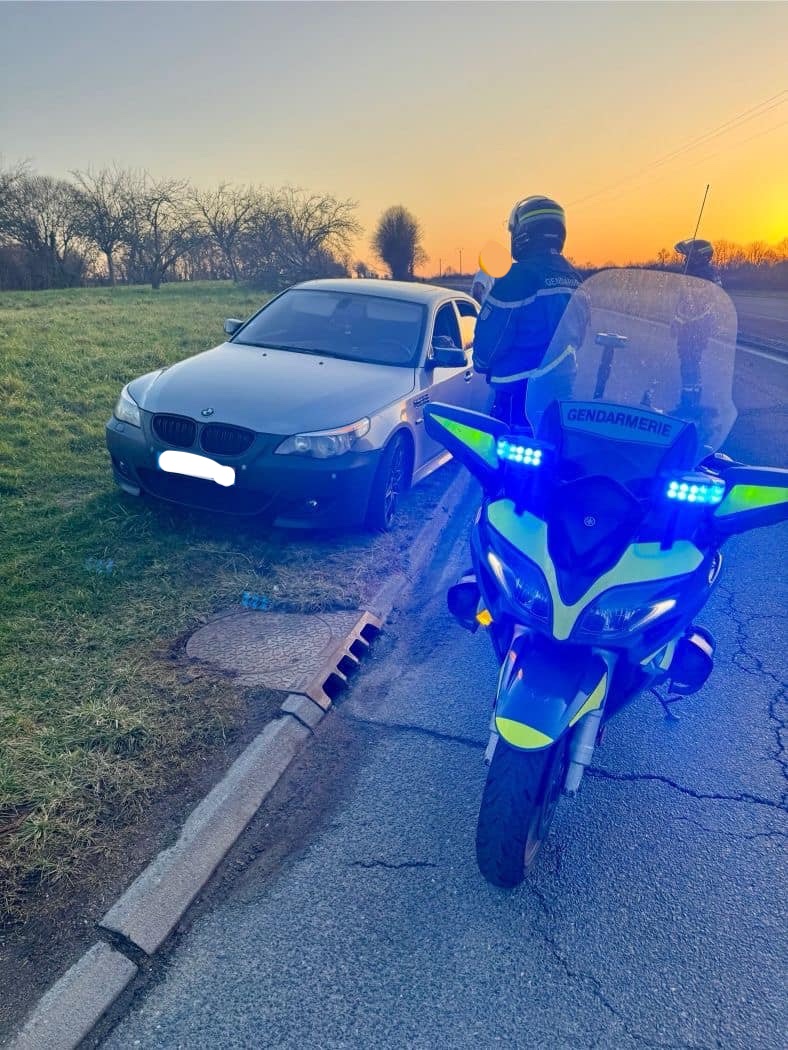 #CartonRouge 🟥 Pas de besoin de la VAR pour les gendarmes de l'#Indre:
217 km/h au lieu des 110 autorisés (permis probatoire), récidive de conduite sous stupéfiant ET récidive de conduite malgré suspension...
➡️ Véhicule en fourrière et 6 mois de prison ferme pour le conducteur