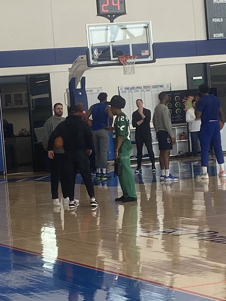 SixersAdam's tweet photo. Kyle Lowry is at practice wearing a Randall Cunningham jersey and an Eagles big hat. Forgive my subpar photography skills https://t.co/UMYI3vbsTd