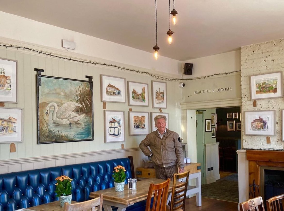 Visiting the Swan Hotel
Arundel this morning to replace another two paintings.
The exhibition really has been such a success, non of us could have expected that after a year l'm still here selling more and more paintings. It has given me such confidence that people like my work!!