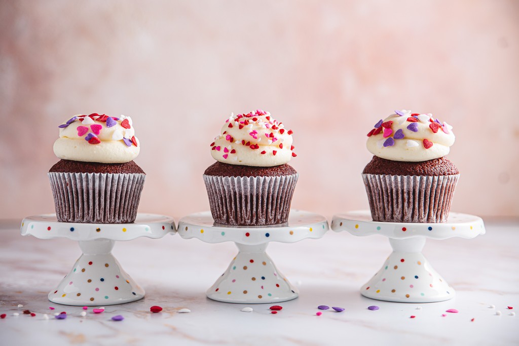 MilkStreetCafe's tweet photo. Fall in Love with Our Red Velvet Cupcakes! 🧁❤️
Rich, velvety, and topped with creamy frosting, these Valentine’s Day cupcakes are the perfect way to treat your team or make your corporate event extra sweet! Available now for delivery this week only!! https://t.co/u2NzmYmpkr