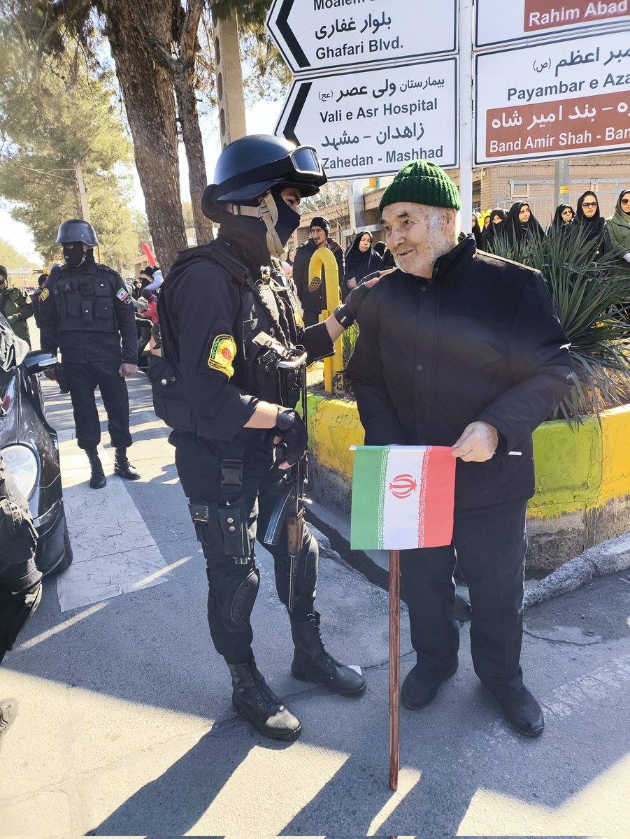 mostafa_nouri0's tweet photo. یک‌ قاب پر از #عشق و زیبایی در سالگرد پر شکوه #ایران،  
#دهه_فجر 
#بیست_و_دو_بهمن https://t.co/shp4es1EdC