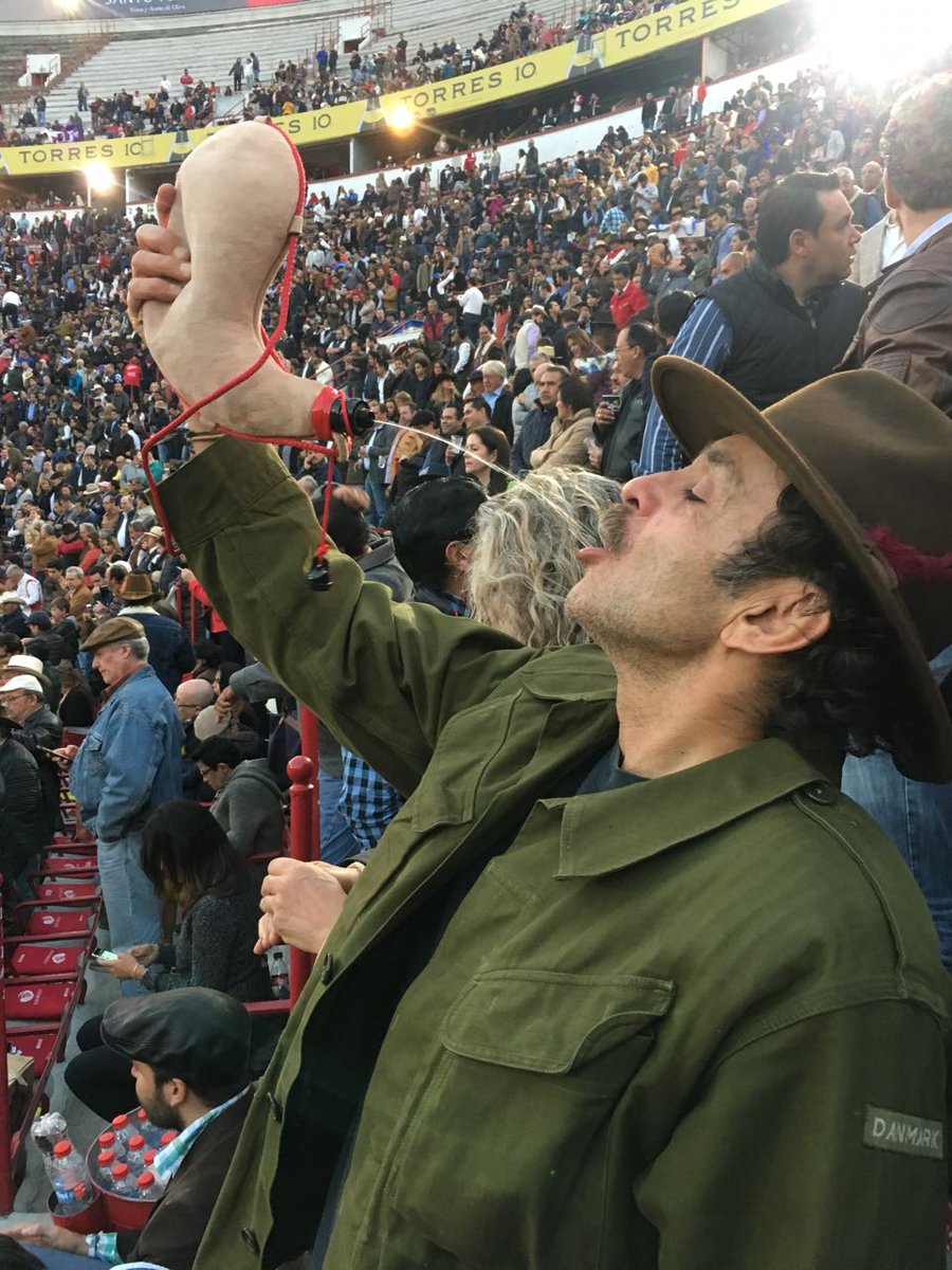 RodrigoMicron's tweet image. También... que se puede esperar de un wey que va a los toros? 😂😂😂😂😂 #PoderosoCumpleCha