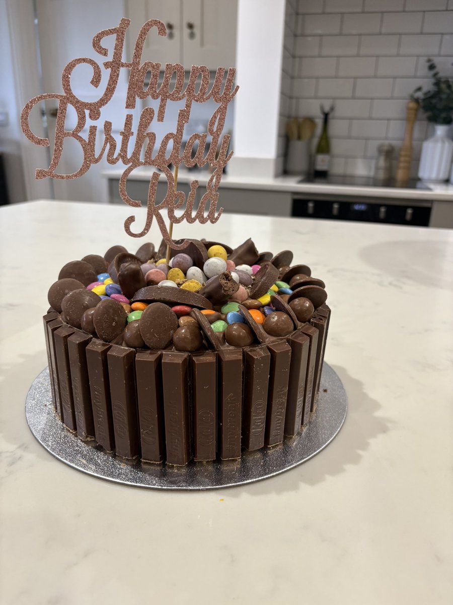 The compensation for being old and my youngest now being 19!! is always Mammar’s chocolate birthday cake. I’ll take the pain for this pleasure 🐷