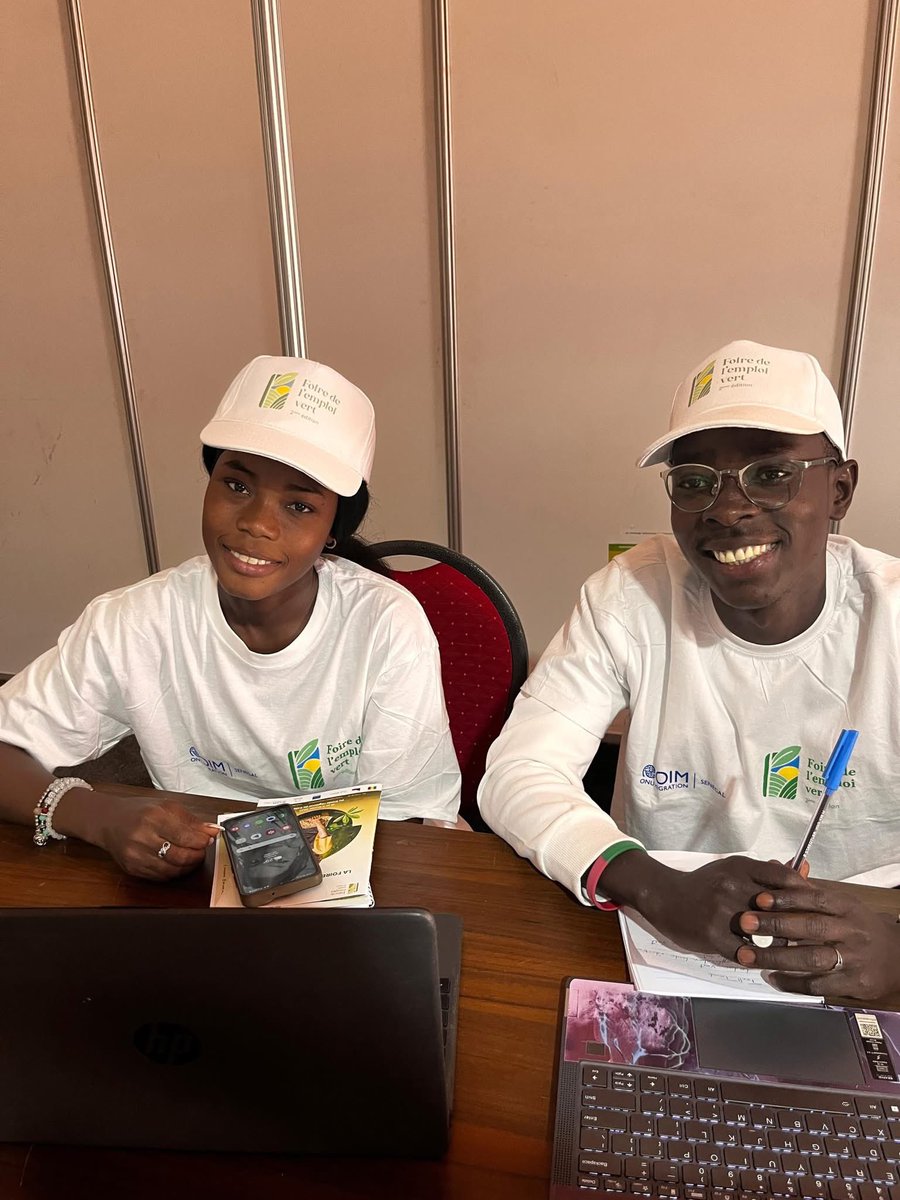 OIMSenegal's tweet photo. Venez explorer les stands et assister à l’Eco-Hackathon sur comment “Repenser les déchets : solutions innovantes pour un avenir durable”
♻️💼. Les jeunes talents relèvent le défi de l’économie circulaire, venez découvrir leurs idées !
#FoireEmploiVert #EcoHackathon https://t.co/NNft5rJNr8