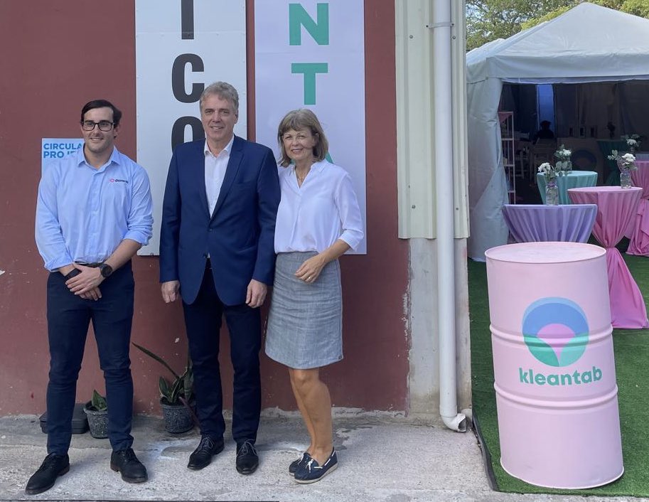 Felicitamos al emprendimiento 🇩🇪🇨🇷 <a href="/kleantab/">Kleantab</a> por la inauguración de su centro de producción en Costa Rica. A partir de ahora, más productos de limpieza serán hechos en el país en vez de importarse de Alemania.