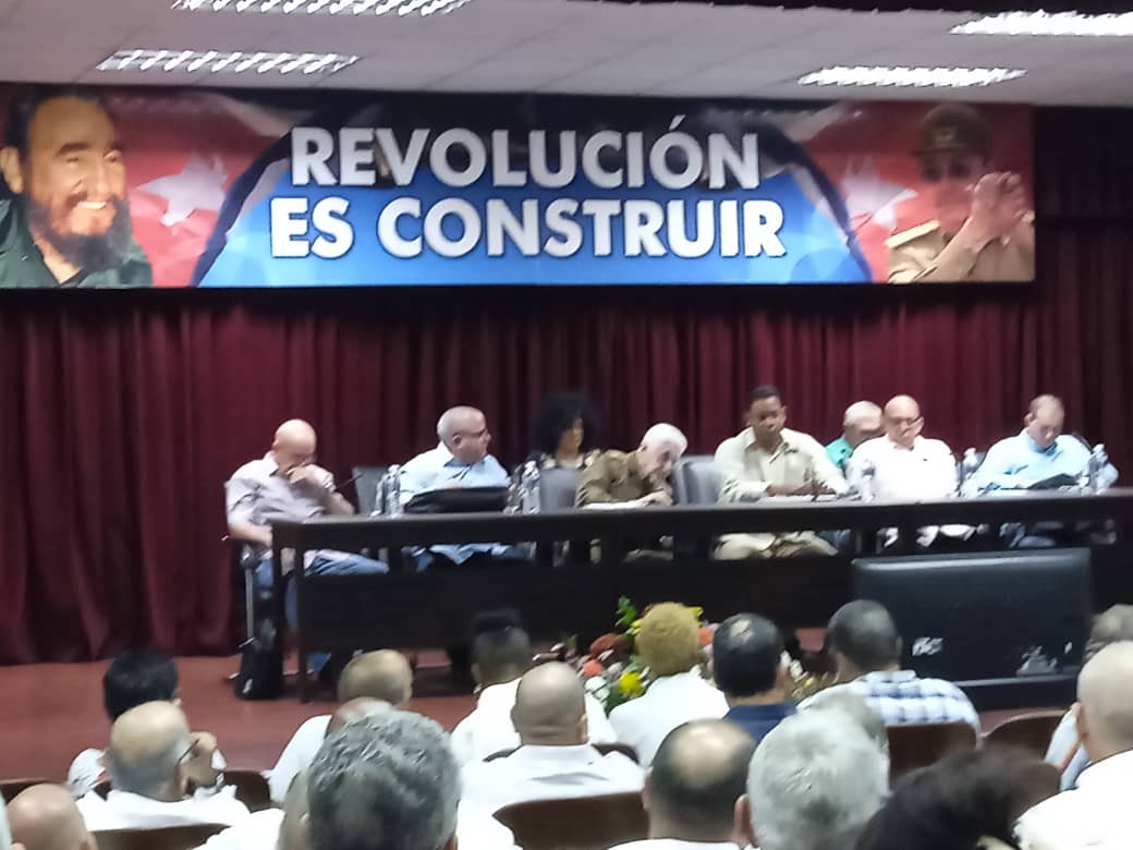 ReyesYadiris's tweet photo. Evalúa el Comandante de la Revolución el cumplimiento de los objetivos del 2024 en Geicon. La industria no se detiene. Avanza en busca de soluciones. No se encuentra cruzada de brazos. Avanza a paso firme. @GEICONCUBA1 @CubaMicons @Emp_Avilmat @cubadebatecu https://t.co/KJLAwEKxME