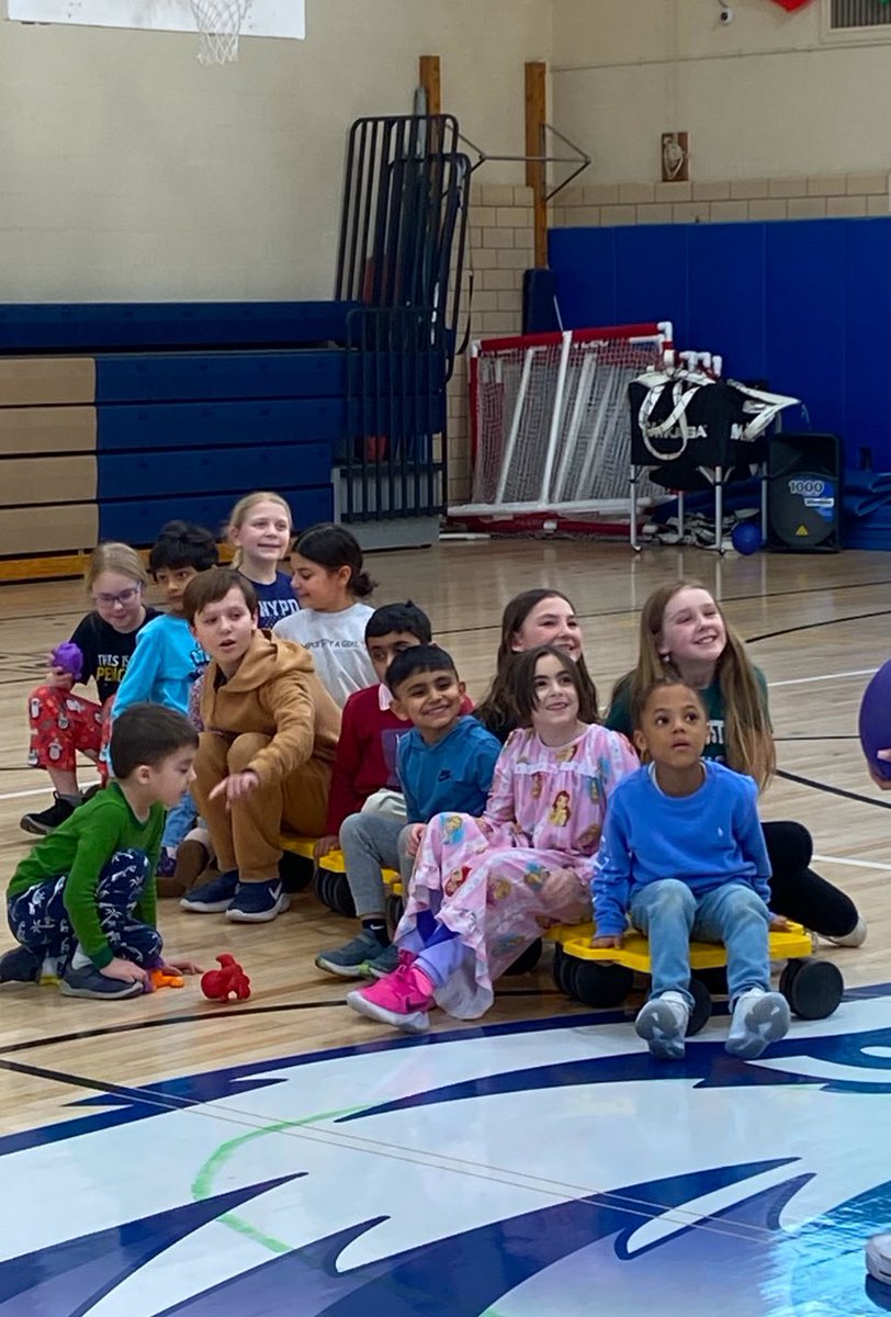 Indoor recess is best when it’s spent with a Buddy!!  👫🏼❤️👩🏼‍🤝‍👩🏽❤️👨🏽‍🤝‍👨🏼#buddyprogram <a href="/CBS_Bethpage/">Central Boulevard Elementary School</a> <a href="/BethpageUFSD/">BethpageUFSD</a>