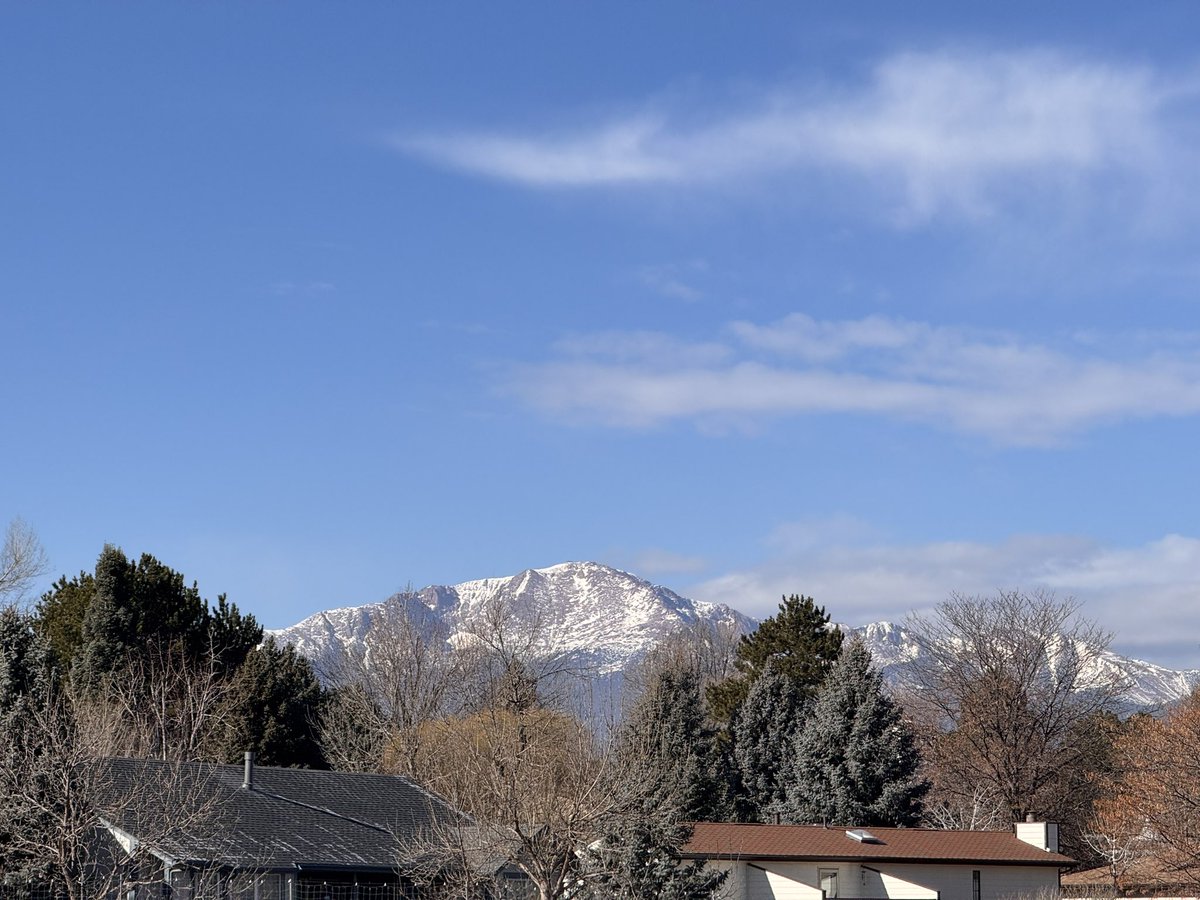 Good morning from beautiful Colorado! ❄️ It’s a brisk start to the week, with Pikes Peak dusted in snow and the air feeling crisp. A cold week ahead, but we’re ready to make it a great one! Stay warm and have a fantastic Monday!