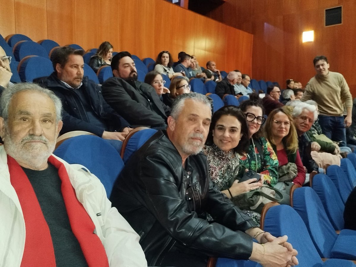 En Los Palacios escuchando las reflexiones y análisis del Secretario General del #PSOE de #Sevilla <a href="/JFdezdelosRios/">Javier Fernández de los Rios</a> 
Palabras ilusionantes que nos motivan a avanzar con fuerzas: “hay que cambiar el rumbo de #Andalucia” 
Comité <a href="/psoedesevilla/">PSOE de Sevilla</a>