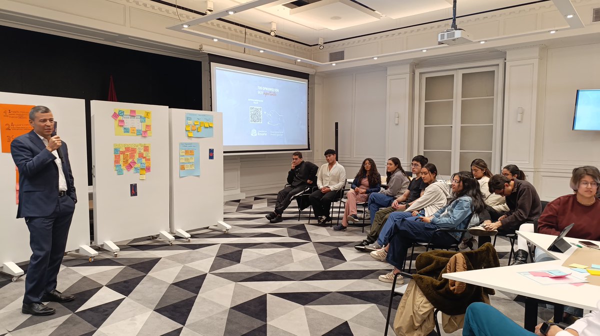 El Taller Construyamos Juntos el Futuro de la Investigación en la <a href="/URosario/">URosario</a> cierra con la socialización de ideas y conclusiones del Vicerrector <a href="/SCristanchoM/">Sergio Cristancho Marulanda</a>, quien agradece a estudiantes y al <a href="/CSuperiorUR/">Consejo Superior Estudiantil UR</a> por sus aportes y apoyo con los Consejos de las Facultades. ¡Seguimos!